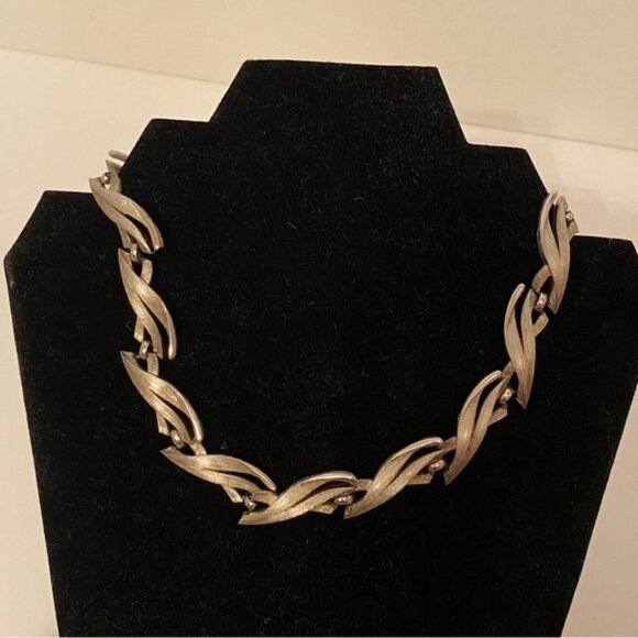 CROWN TRIFARI VINTAGE NECKLACE SILVER TONE BRUSHED LINKS CHOKER 60s HANG TAG - Picture 5 of 9